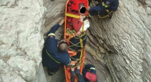 Ρόδος: Μεγάλη επιχείρηση για την ανάσυρση τουρίστριας από φαράγγι