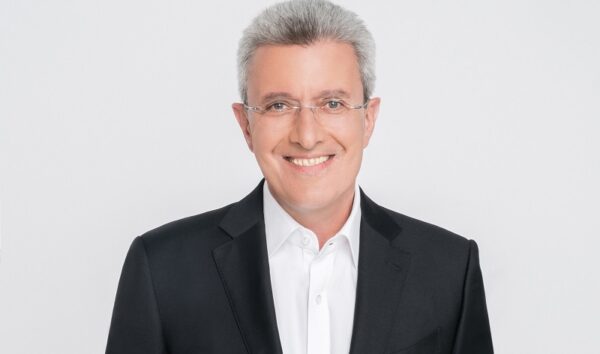 “Ενώπιος Ενωπίω”: Ο Νίκος Χατζηνικολάου κάνει πρεμιέρα απόψε και αυτή είναι η πρώτη του καλεσμένη!