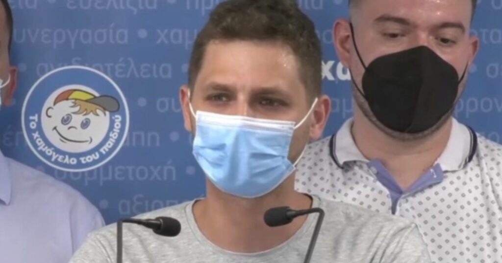 “Με λένε Αλέξανδρο & μεγάλωσα στο Χαμόγελο”: Πτυχιούχος του Πανεπιστημίου Πατρών συγκινεί με το δημόσιο “ευχαριστώ”