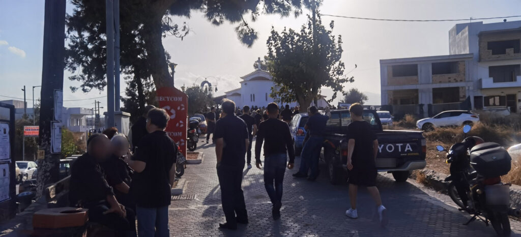 Ανείπωτος πόνος: Αποχαιρέτησαν τον 17χρονο Γιώργο