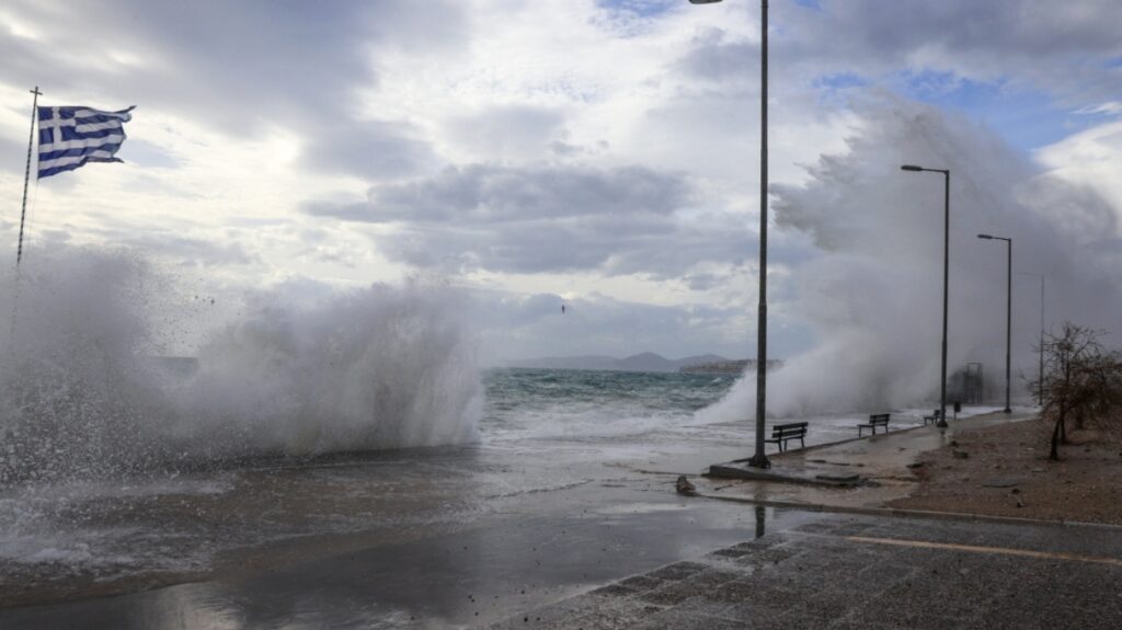 Καιρός: Θυελλώδεις βοριάδες και αισθητή πτώση της θερμοκρασίας – Προβλήματα σε αρκετές περιοχές