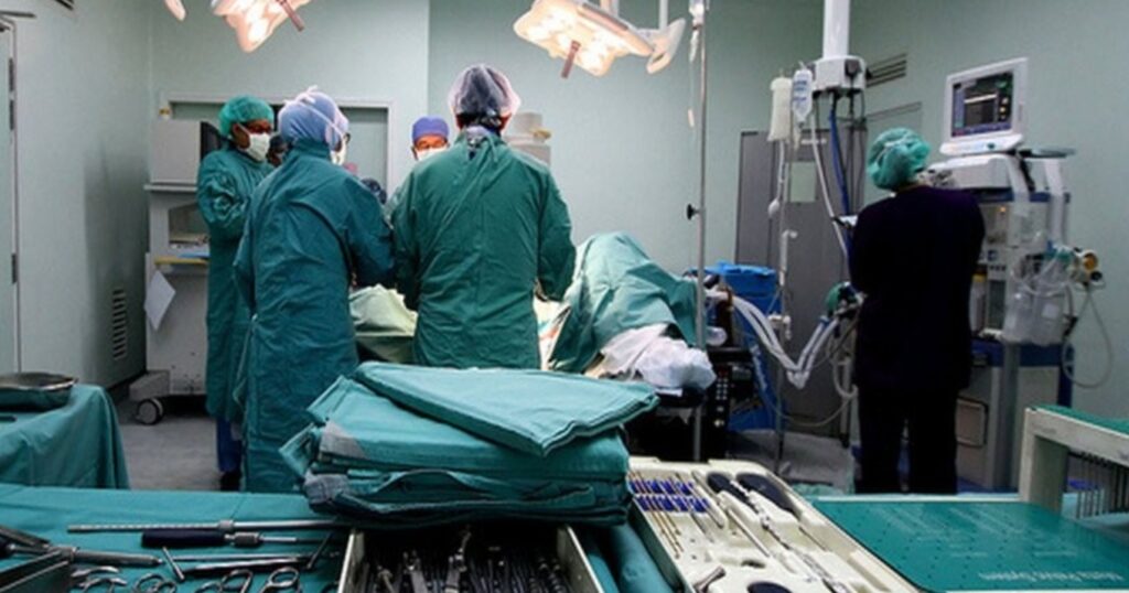 Φέρνει δάκρυα στα μάτια η  αγάπη της μάνας: Η κυρία Γεωργία έδωσε το νεφρό της και «χάρισε» μια 2η ευκαιρία στη ζωή στον ασθενή γιο της