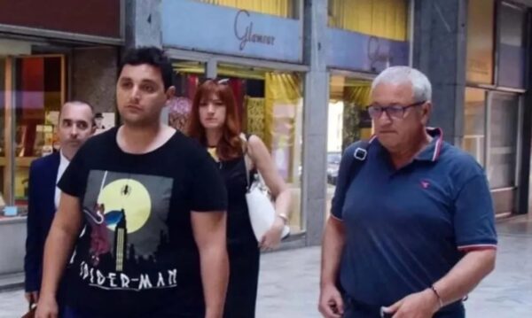 Έσφαξε με 57 μαχαιριές την σύντροφό του επειδή μάλωσαν για τα ψίχουλα στο κρεβάτι – Ο λόγος που βγήκε από την φυλακή