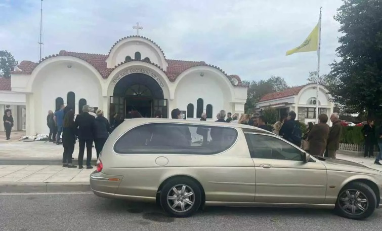 «Ρία γύρνα πίσω. Σε θέλω σπίτι και όχι στο χώμα» – Ράγισε καρδιές ο  σπαραγμός της μητέρας της 40χρονης που έχασε τη ζωή της στο τροχαίο με το λεωφορείο