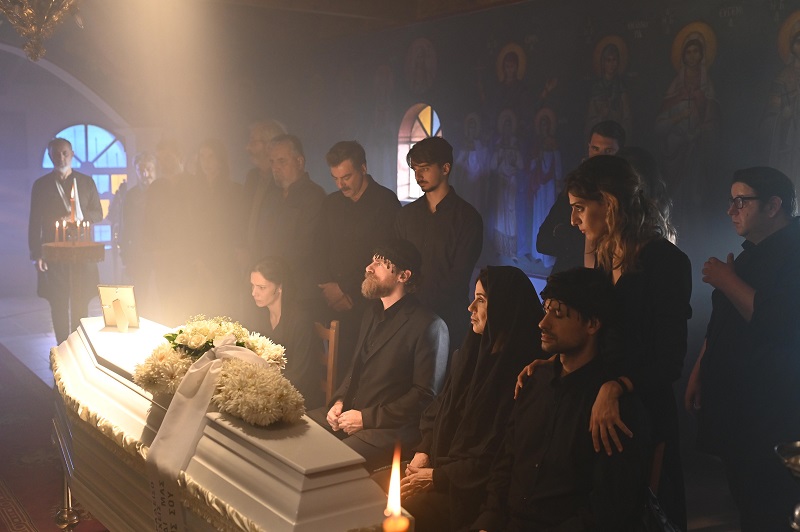 Σασμός – Θάνος Μπίρκος: Υπήρξαν στιγμές, στις σκηνές  στην κηδεία του Νικηφόρου μέσα στην εκκλησία, που ακόμα κι εμείς οι ηθοποιοί λυγίσαμε…