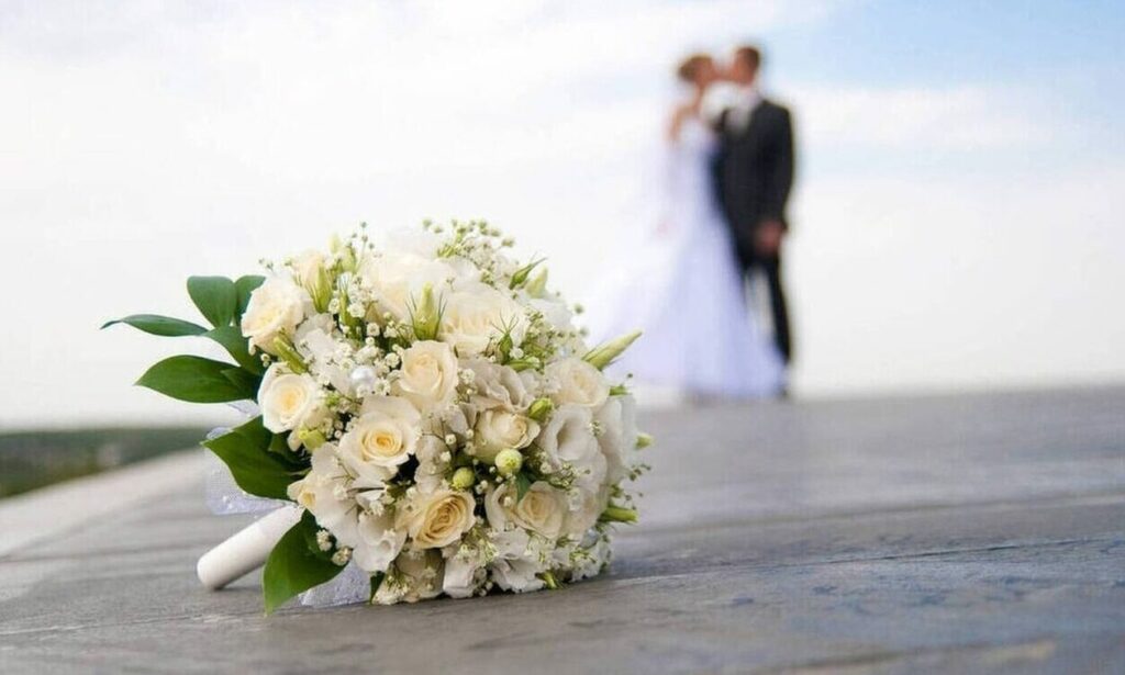 Απίστευτο και όμως αληθινό: Δήμος της Δυτικής Αττικής δίνει… προίκα για γάμο σε κοπέλες