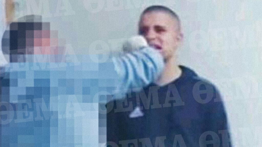 Επεισόδια στου Ρέντη: Φωτογραφία- Ο 18χρονος δράστης την ώρα που δίνει δείγμα DNA