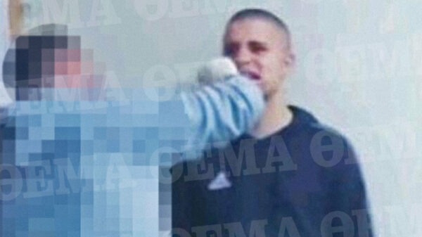 Επεισόδια στου Ρέντη: Φωτογραφία- Ο 18χρονος δράστης την ώρα που δίνει δείγμα DNA