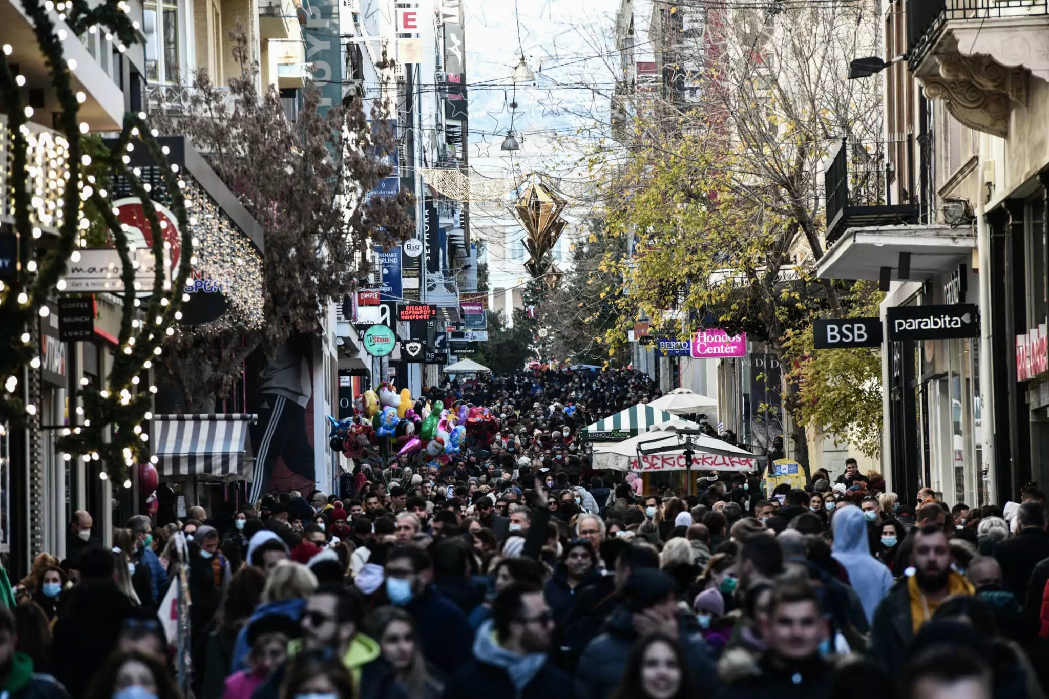 Εορταστικό ωράριο: Πώς θα λειτουργήσουν τα καταστήματα σήμερα και αύριο Κυριακή