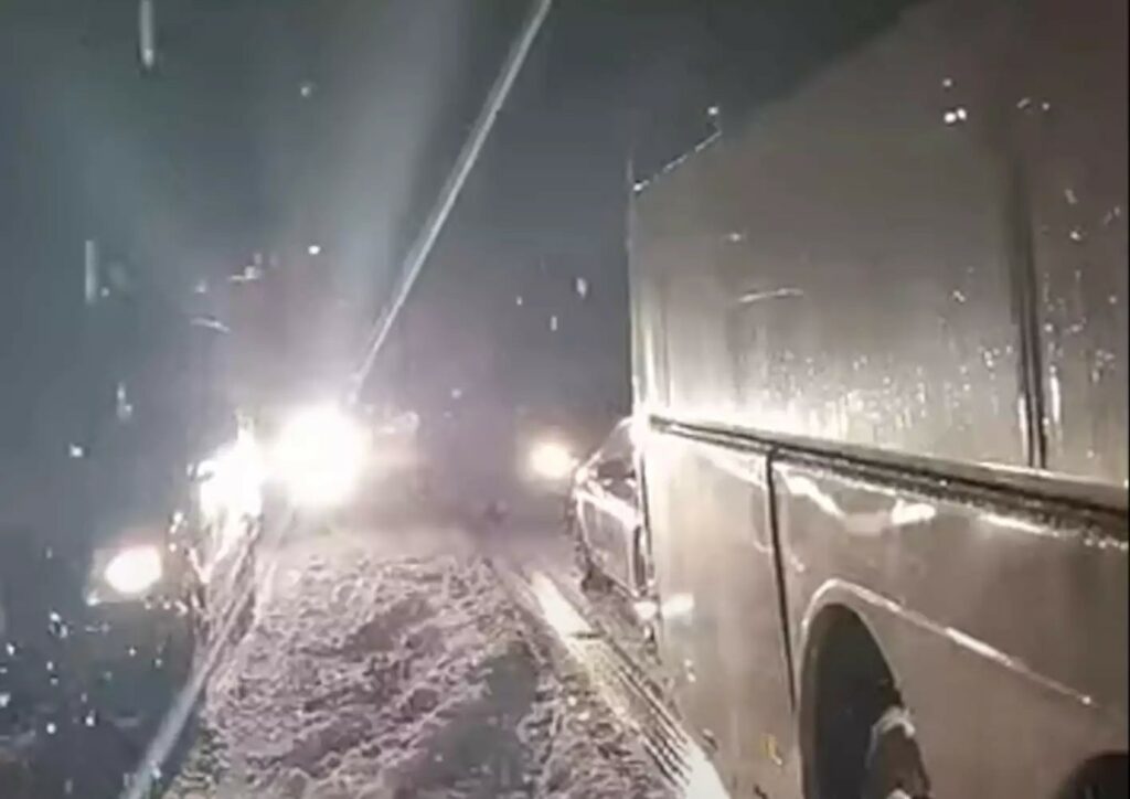 100 Θεσσαλονικείς κόλλησαν για 17 ώρες σε χιονοθύελλα στο δρόμο από Πράγα για Βιέννη