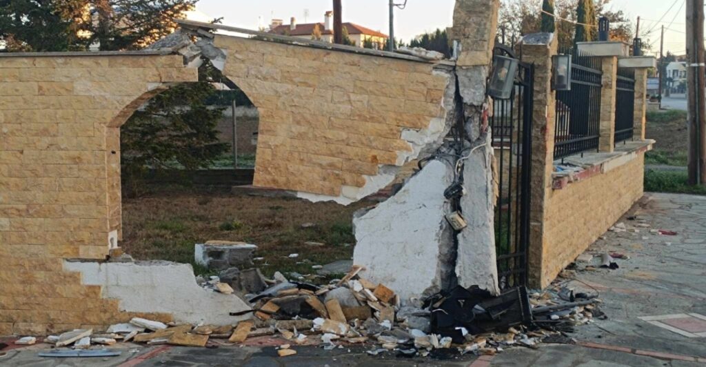 Τραγωδία στη Θεσσαλονίκη: Νεκρός 24χρονος σε τροχαίο δυστύχημα- Το αυτοκίνητό του καρφώθηκε σε τοίχο