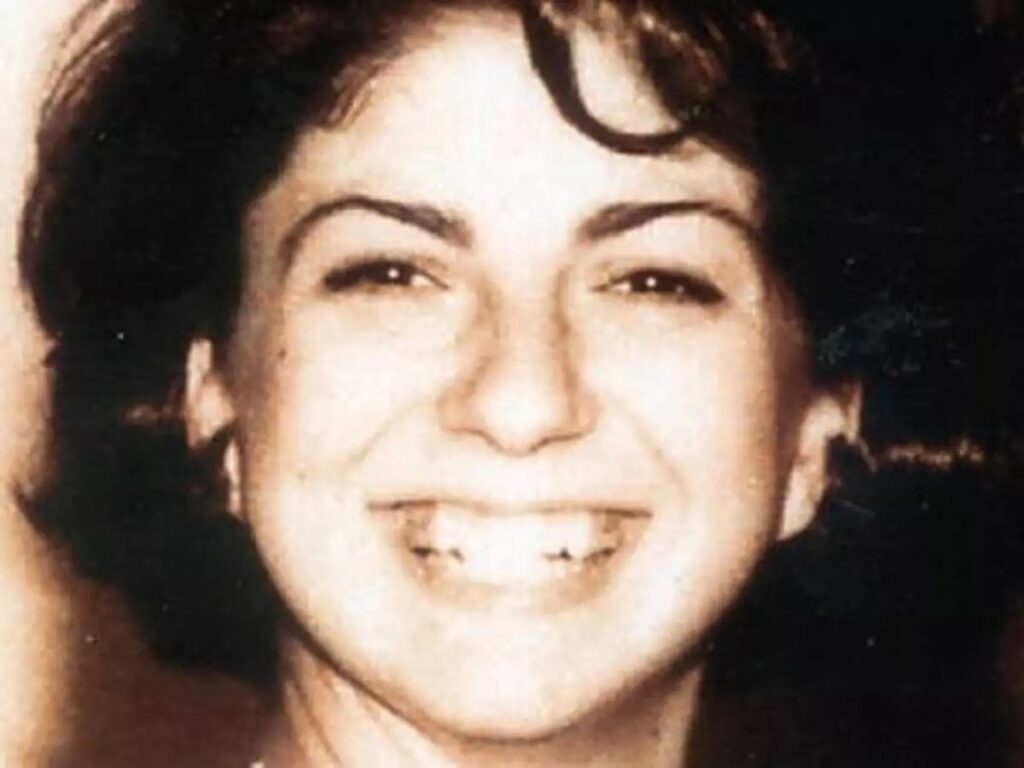 Μια άγρια δολοφονία, ένας ύποπτος, τραγικές παραλείψεις: Η ψυχή της 18χρονης Εύης, 25 χρόνια μετά, περιμένει τη δικαίωση