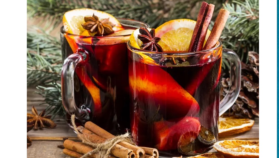 Gluhwein: Πώς να φτιάξετε ζεστό κρασί στο σπίτι για να νιώσετε ότι είστε σε κάποια χριστουγεννιάτικη αγορά