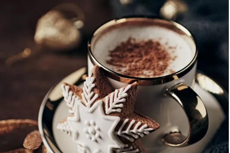 Πώς να φτιάξετε χριστουγεννιάτικο latte με μπαχαρικά