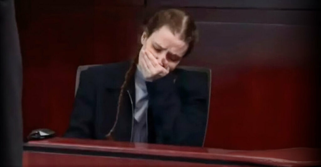 Παιδοκτόνος κάνει εμετό στη δίκη όταν της δείχνουν φωτογραφίες του γιου της που τον άφησε να πεθάνει από ασιτία