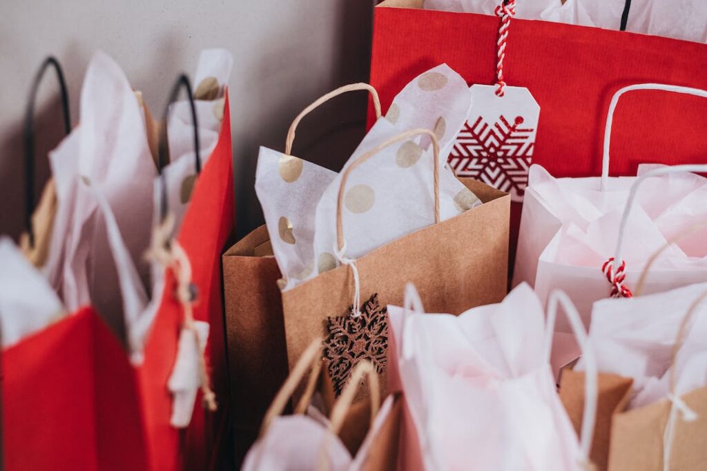 Εορταστικό ωράριο: Πώς θα λειτουργήσουν τα καταστήματα Χριστούγεννα και Πρωτοχρονιά