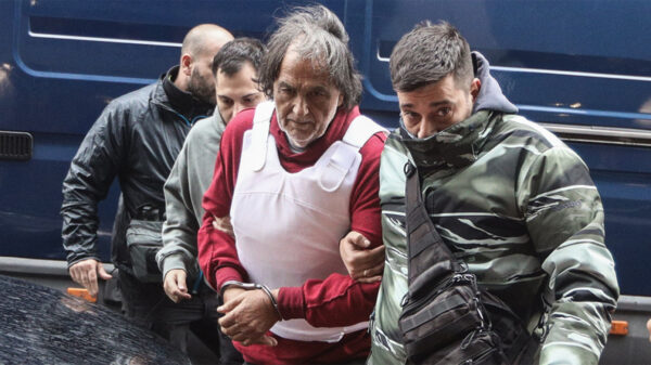 Απολογείται στις 11:00 ο 71χρονος που ομολόγησε ότι δολοφόνησε τη σύντροφό του στη Σαλαμίνα