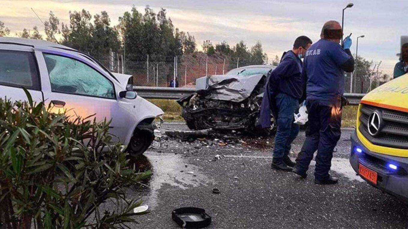 Πώς έγινε το φρικτό τροχαίο στα Σπάτα – Νεκροί ένας 25χρονος και μία 52χρονη