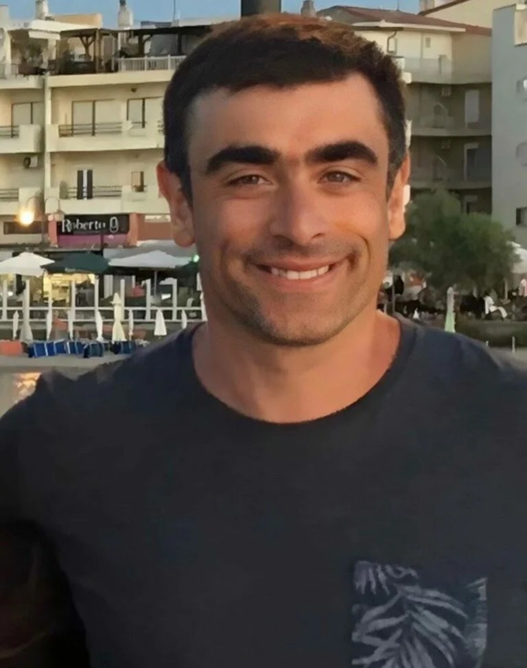 “Χάσαμε το γελαστό παιδί”: Θρήνος για τον Σπύρο,  η άγρια δολοφονία & η τραγική ειρωνεία