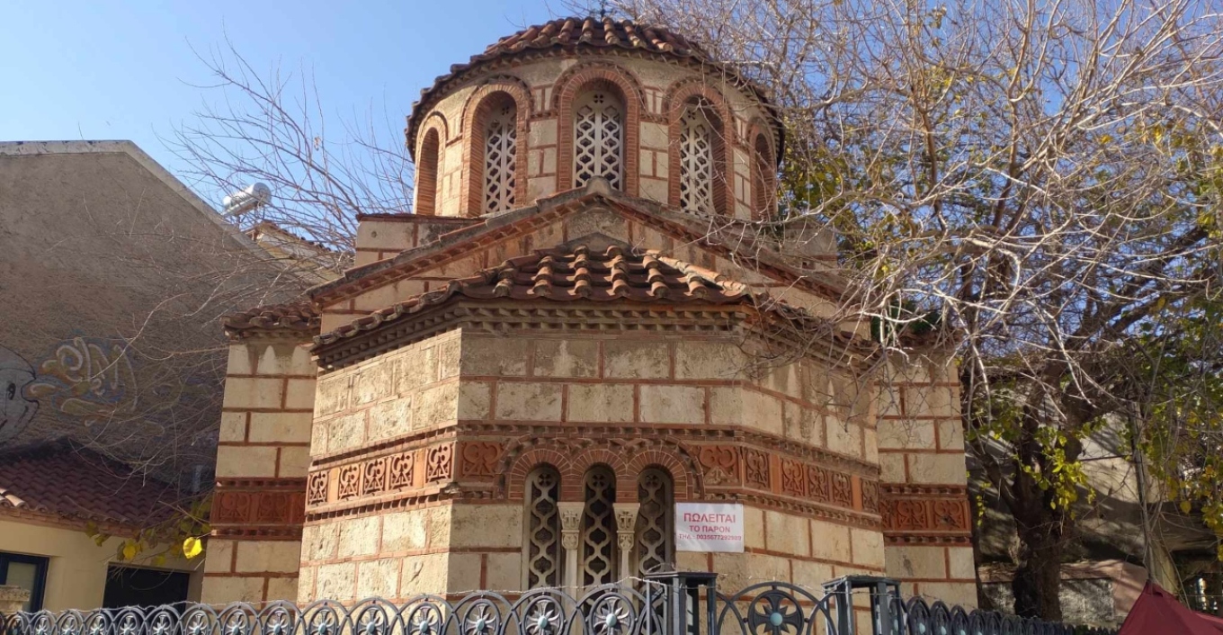 Ψυρρή: Viral η ιδιωτική εκκλησία του 1936 που πωλείται – Το τάμα της οικογένειας