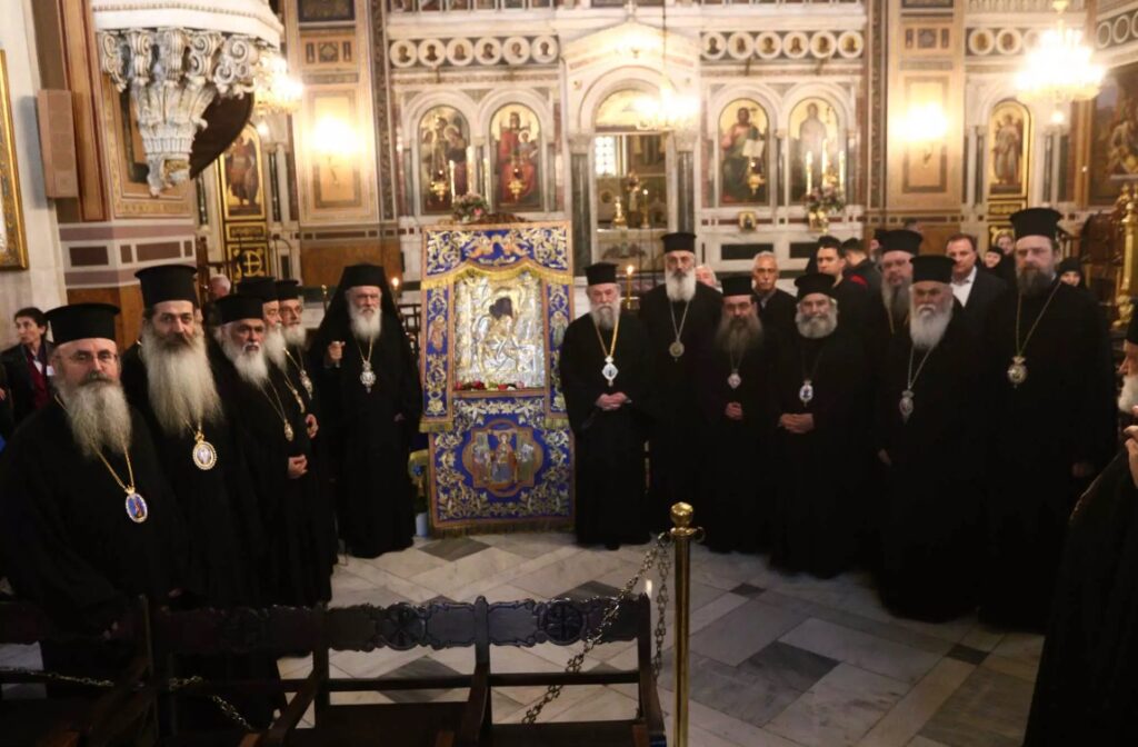 «Η Εκκλησία δεν μπορεί να αποδεχτεί τον ομοφυλοφιλικό γάμο» – Αυτή είναι η εγκύκλιος της Ιεράς Συνόδου που θα διαβαστεί στις εκκλησίες