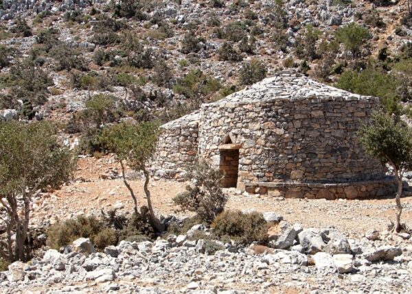 Τα άγνωστα Μιτάτα της Κρήτης– Τα εντυπωσιακά οικοδομήματα με την ιδιαίτερη αρχιτεκτονική