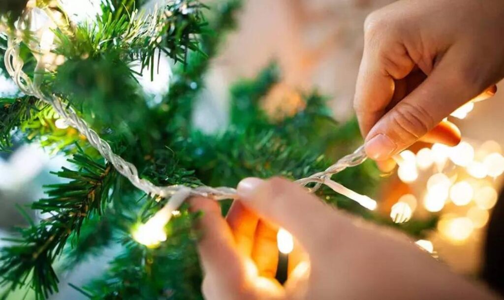 Πότε ξεστολίζουμε το χριστουγεννιάτικο δέντρο – Η «σωστή» μέρα