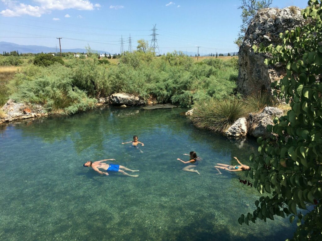 Πήγε για μπάνιο, αισθάνθηκε αδιαθεσία και κατέρρευσε: Νεκρός 27χρονος μπροστά στην αδερφή του