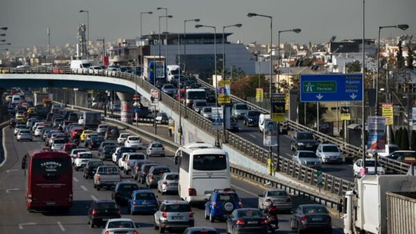 Βάλε αυτή την πινακίδα στο αμάξι σου και θα γλιτώσεις χρήματα: Τι είναι η πινακίδα Μ που αφορά όλους τους Έλληνες