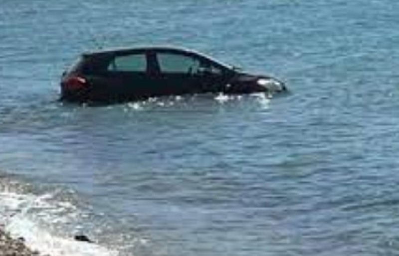 Κρήτη | Απίστευτο: Καυγάδισαν και της… πέταξε το αυτοκίνητο στη θάλασσα! | Photos