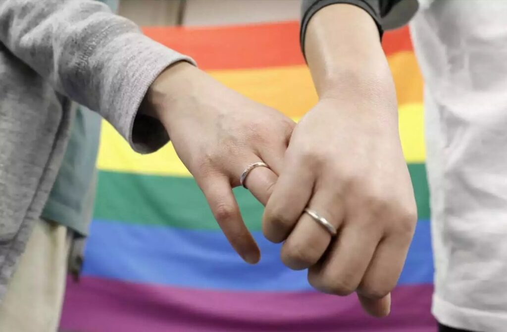 Στη Βουλή σήμερα ο γάμος ομόφυλων ζευγαριών – Όλα όσα πρέπει να γνωρίζετε