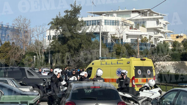 Θρίλερ σε εξέλιξη στη Γλυφάδα: Απολυμένος εισέβαλλε σε ναυτιλιακή, ένας νεκρός, δύο τραυματίες – Μπήκαν τα ΕΚΑΜ