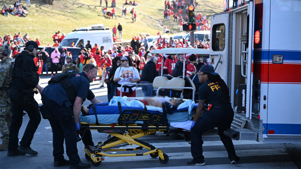 Χάος και τραυματίες έπειτα από πυροβολισμούς στο Κάνσας μετά την παρέλαση των νικητών του Super Bowl