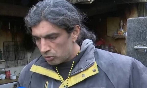 Παλαιοχριστιανός-Κορινθία: Στην οικογένεια αποκαλούμαστε όλοι αδέρφια – Εξηγεί γιατί άφησε τα παιδιά του 10 χρόνια στο Χαμόγελο του Παιδιού