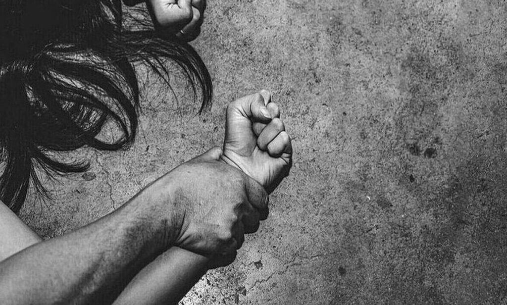 Φρίκη στην Αίγινα: Βίαζε για 10 χρόνια την ανήλικη κόρη της συντρόφου του