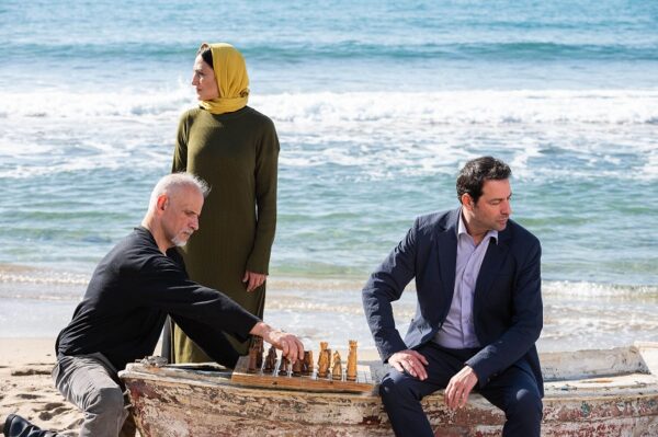 Φωτιά και νερό: Το έργο της αξέχαστης Χρύσας Σπηλιώτη έρχεται στο θέατρο Μικρό Γκλόρια