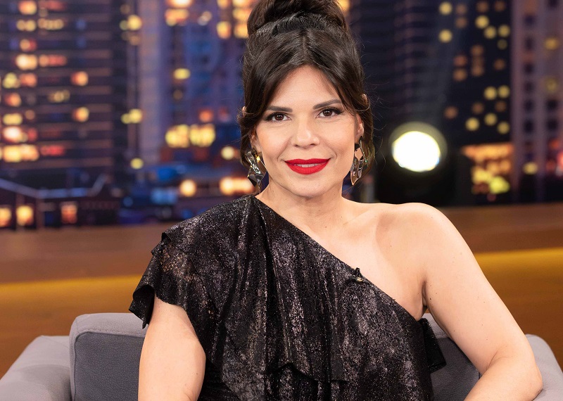 Μαρίνα Ασλάνογλου:  Ποια πασίγνωστη ηθοποιός της άφησε ένα ζευγάρι βρεφικά παπουτσάκια  στο καμαρίνι της;