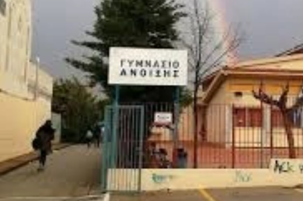 Θρήνος στο Γυμνάσιο Άνοιξης: Νεκρή ξαφνικά η διευθύντρια, πέθανε την ίδια μέρα με τον καβγά μαθητών στο σχολείο