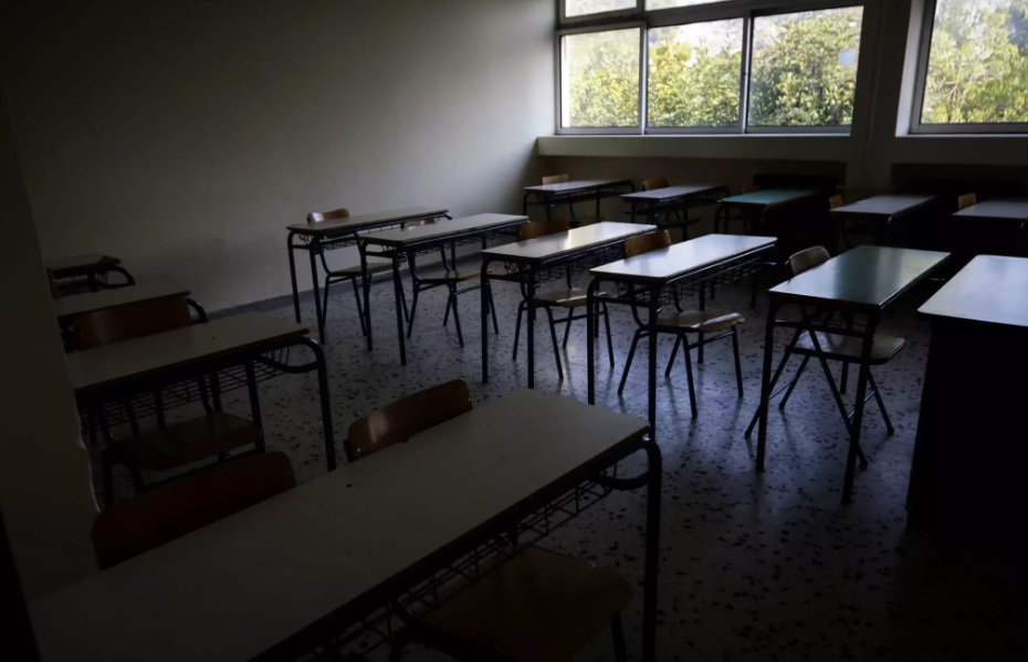 Λαμία: Διαρροή βίντεο αποκάλυψε τον ξυλοδαρμό 14χρονης μαθήτριας από συμμαθήτριές της