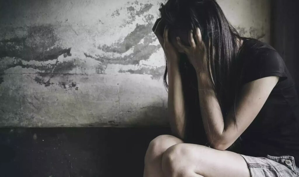 Kόλαση στο Άργος: «Ήταν μαύρη από πάνω μέχρι κάτω» είπε η αδερφή της 32χρονης που ο άντρας της την περιέλουσε με χλωρίνη