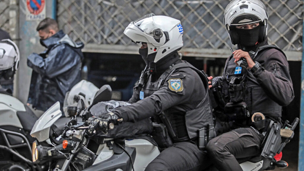 Πατήσια: Άγρια δολοφονία άνδρα με μαχαίρι στη μέση του δρόμου