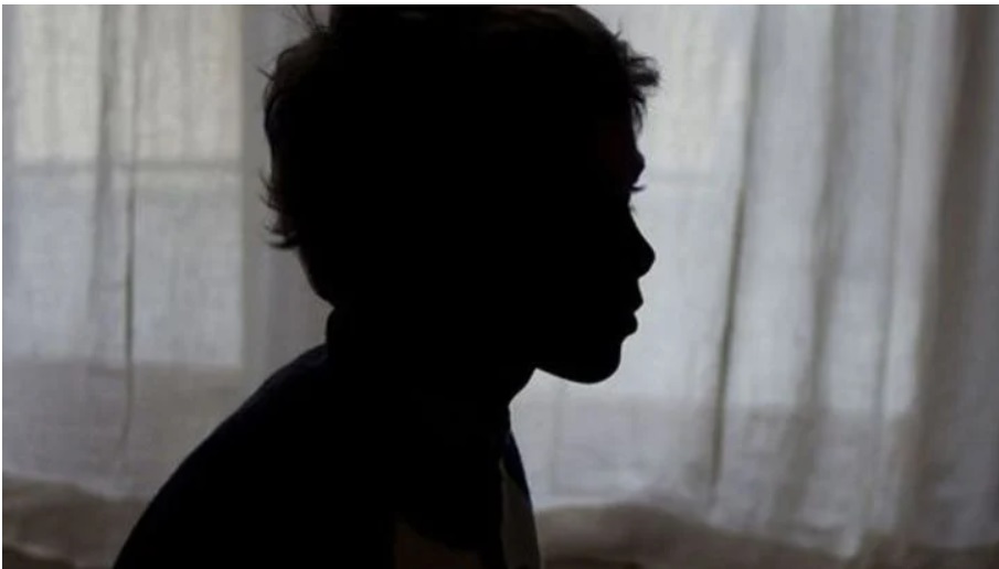 Μητέρα κατήγγειλε τον πρώην πεθερό της για βιασμό του 4χρονου γιου της