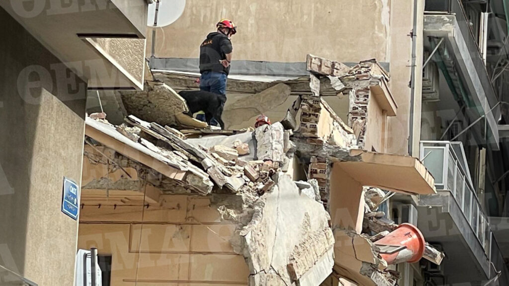 Πειραιάς: Ένας νεκρός αστυνομικός από την κατάρρευση τμήματος κτηρίου στο Πασαλιμάνι