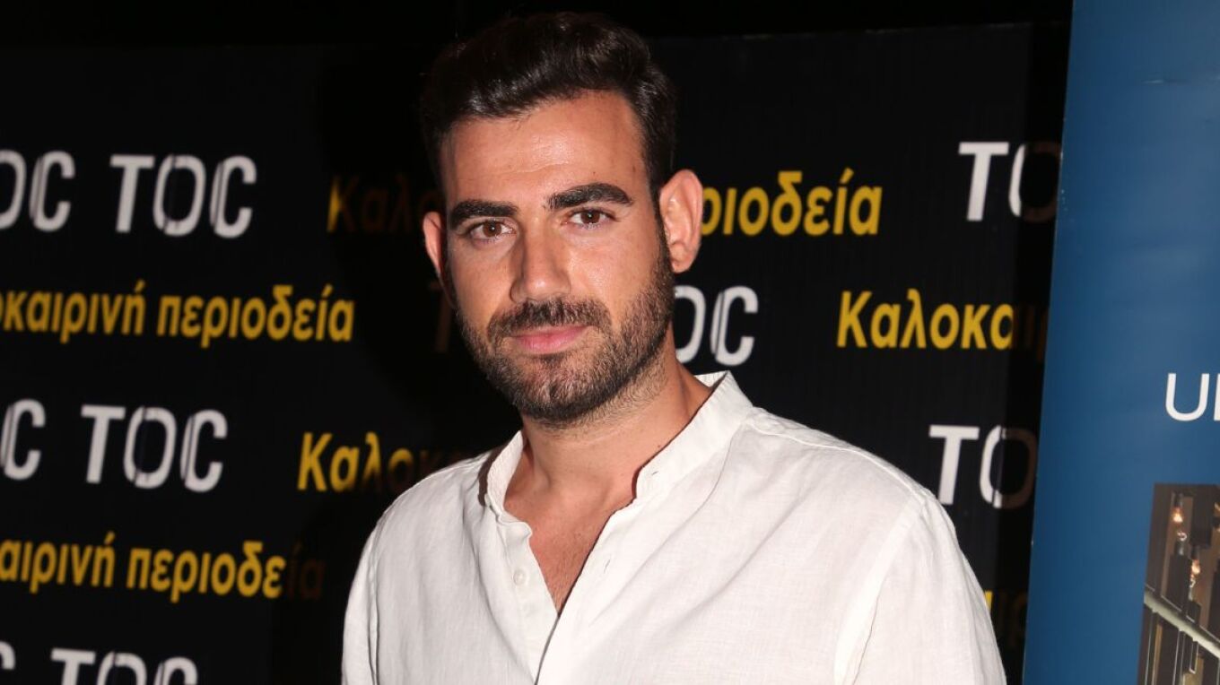 «Του είπα: κλείσε, θα σε πάρω εγώ… και δεν τον πήρα ποτέ»: Λύγισε ο Νίκος Πολυδερόπουλος για τον νεκρό αδελφό του