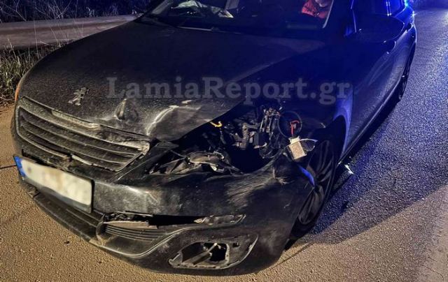 Φθιώτιδα: Δείτε πως έγινε το αυτοκίνητο ζευγαριού μετά από σύγκρουση με μεγάλο αγριογούρουνο