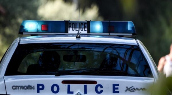 Νεκρός ο αστυνομικός: Ζήτησε από τον γείτονα να πάει να δει τι κάνει ο πατέρας του, μόλις άνοιξε η πόρτα έπαθε σοκ