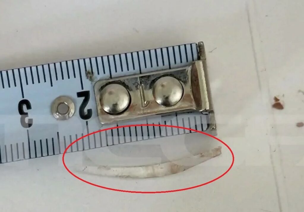 Απίστευτο!Παραλίγο να καταπιεί σπασμένο γυαλί που βρήκε μέσα σε γλυκό από ζαχαροπλαστείο (video)