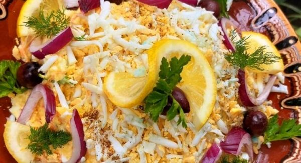 Κοτοσαλάτα με τα Πασχαλινά αυγά που περίσσεψαν