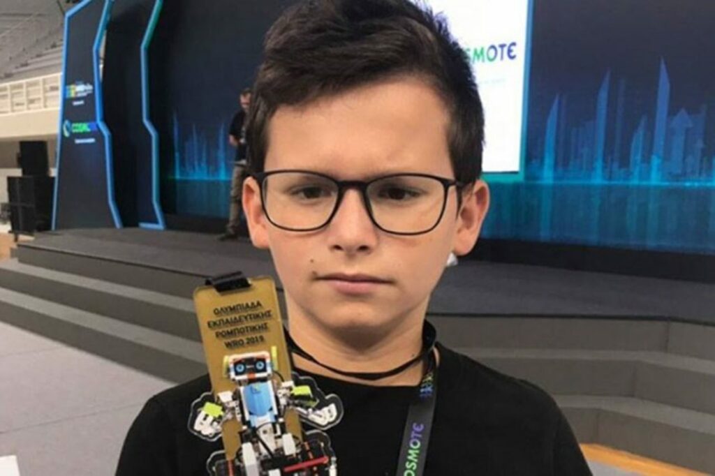 Υποκλίνεται όλος ο πλανήτης: Ο 11χρονος Έλληνας «Αϊνστάιν» από τη Λάρισα κέρδισε μετάλλιο στην παγκόσμια Ολυμπιάδα ρομποτικής