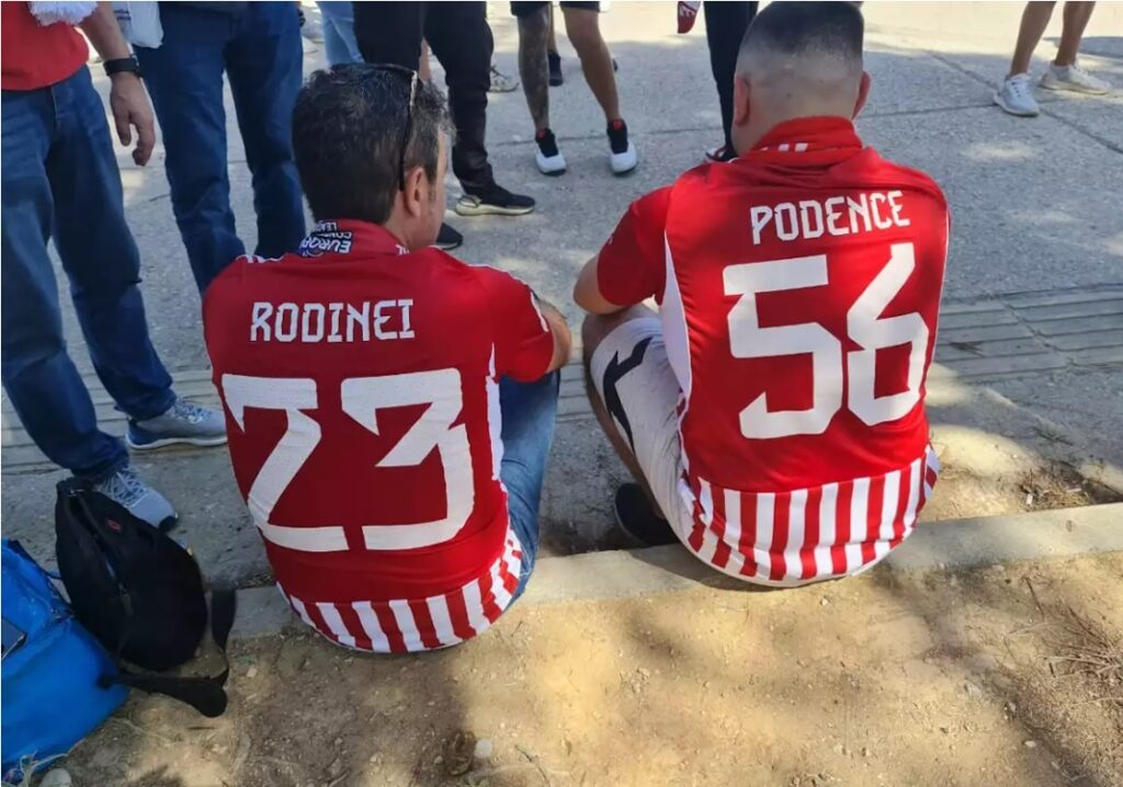 Ολυμπιακός – Φιορεντίνα: Τι ισχύει με τα 600 μπλε εισιτήρια που πήραν φίλοι των Πειραιωτών και πόσοι θα μπουν στην AEK Arena